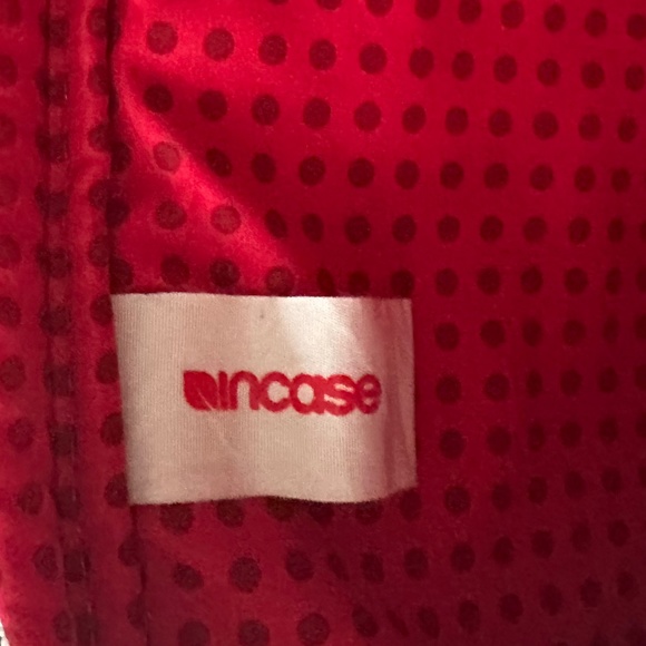 incase Terra Collection Sleeve Cream White and Fiery Red - Picture 11 of 13